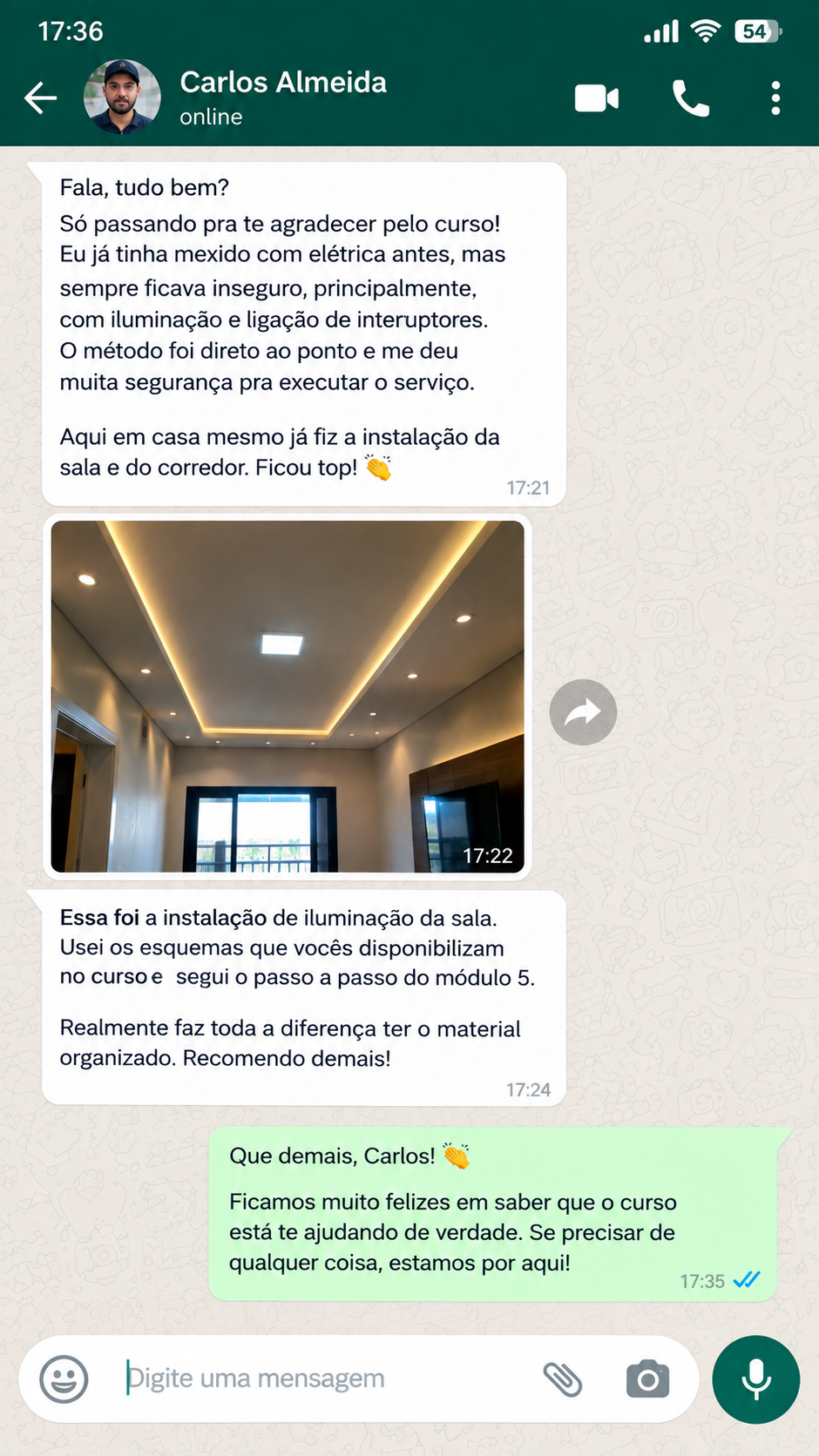 Conversa no WhatsApp de aluno mostrando a instalação de iluminação da sala